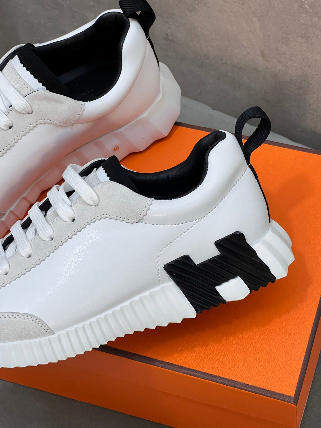 HM SNEAKERS WHITE AND GREY MESH AND H DETAIL SOLE
