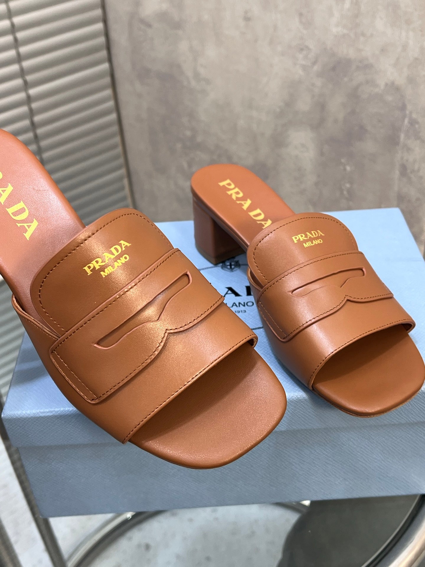 PRADA 26S BLOCK HEEL SLIDE SANDALS 60MM IN CARAMEL BROWN CALFSKIN WITH LOGO