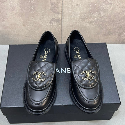 CHANEL 26S LOAFERS IN BLACK QUILTED CALFSKIN WITH CHAIN CC LOGO