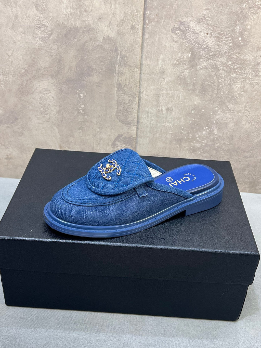 CHANEL 26S MULE LOAFERS IN BLUE DENIM WITH QUILTED FLAP & CHAIN CC LOGO