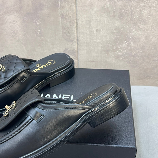 CHANEL 26S MULE LOAFERS IN BLACK QUILTED CALFSKIN WITH CC LOGO