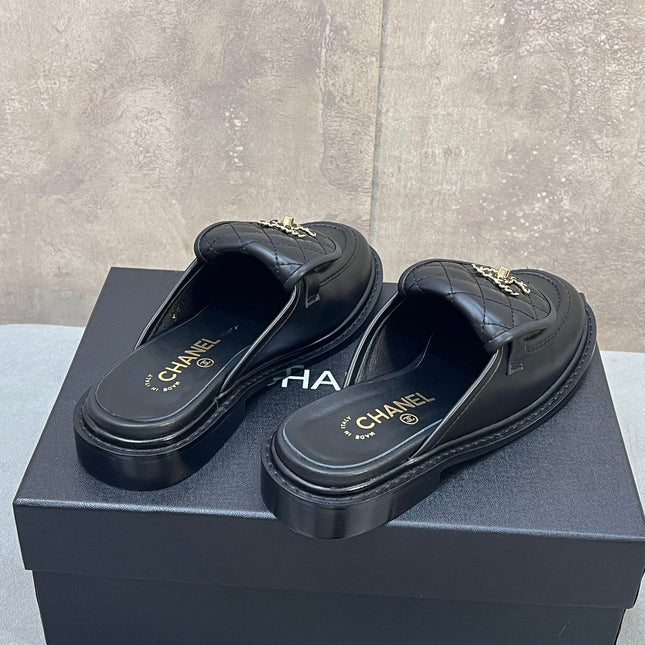 CHANEL 26S MULE LOAFERS IN BLACK QUILTED CALFSKIN WITH CC LOGO