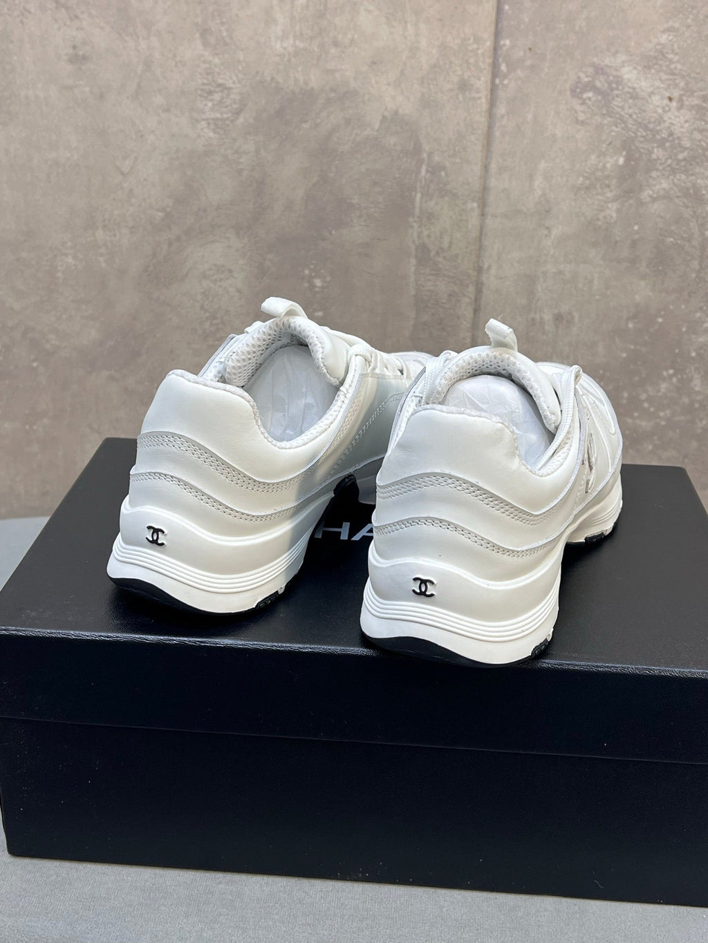 CHANEL 26S RUNNER CC LOGO SNEAKERS IN WHITE CALFSKIN