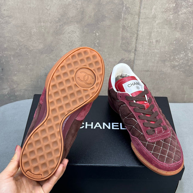 CHANEL 26S SNEAKERS IN DARK BROWN AND BURGUNDY RED SUEDE QUILTED CC LOGO