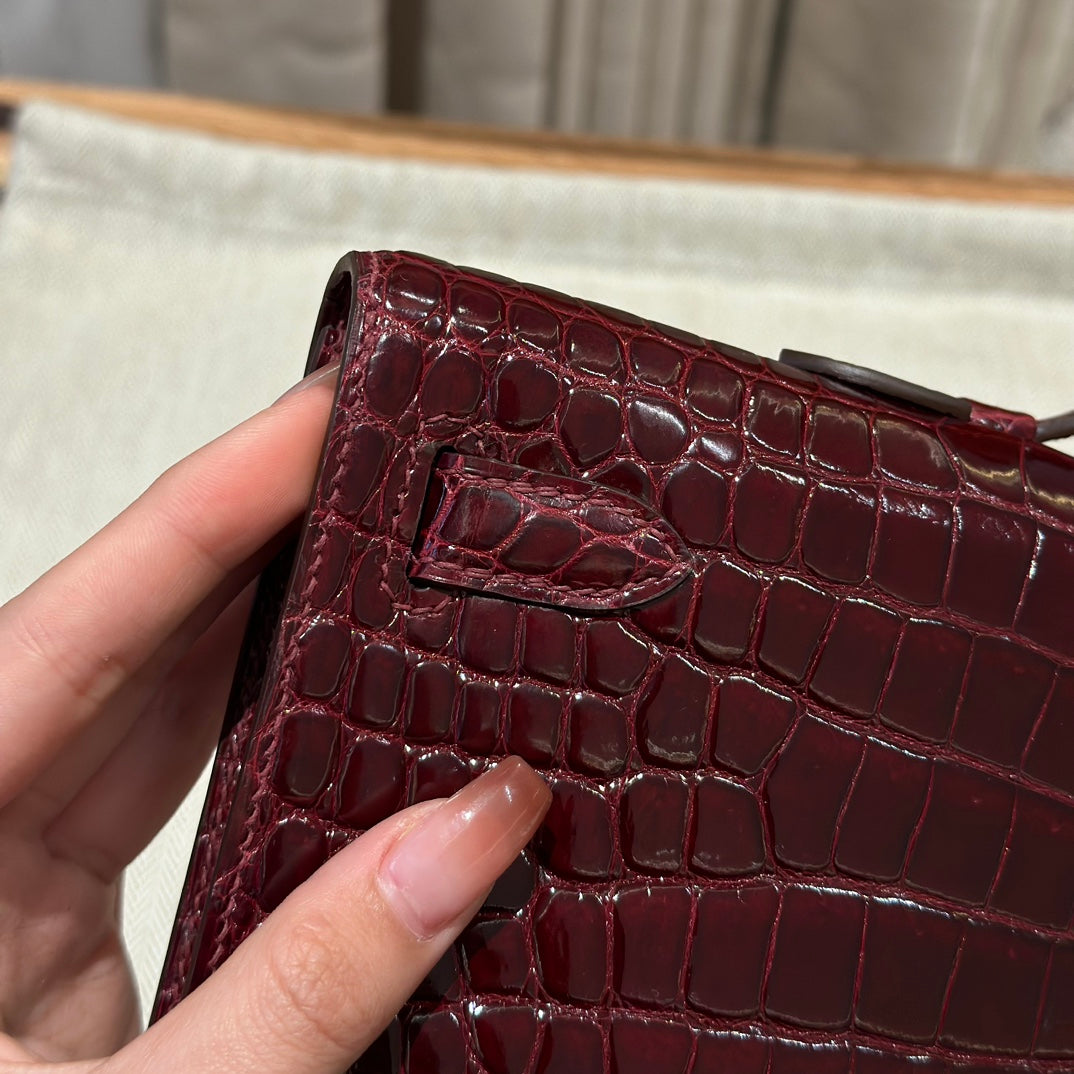 KELLY CUT 31 IN SANGRIA PURPLE ALLIGATOR LEATHER WITH GOLD HARDWARE