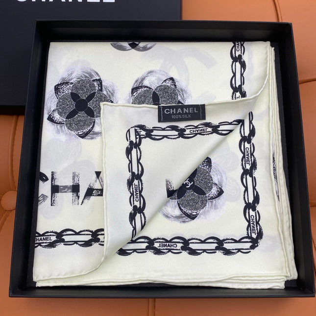 CHANEL 25S SCARF 90 IN SILK 703654