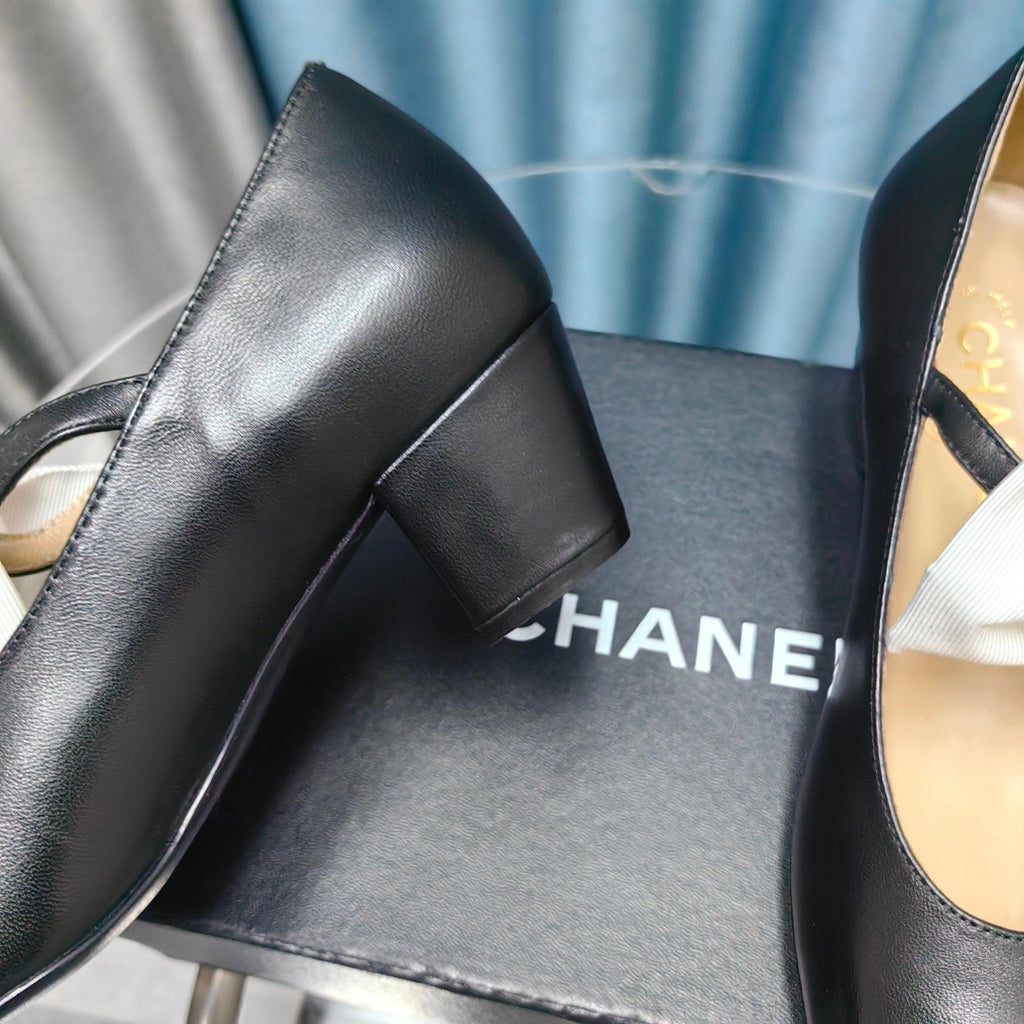 HIGH MARY JANE SHOES BLACK SHEEPSKIN WITH WHITE BOW