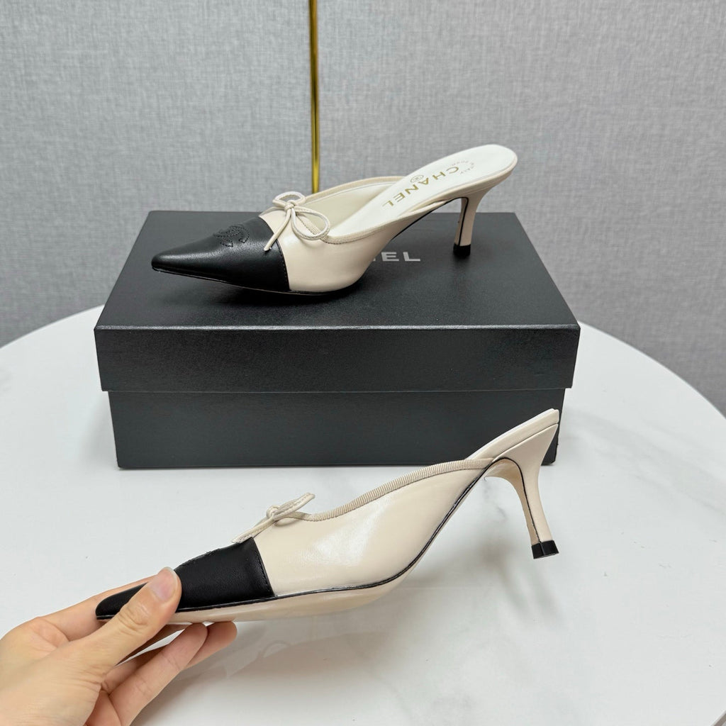 CC HEEL MULES 25S IN BLACK AND CREAM WHITE LAMBSKIN WITH BOW
