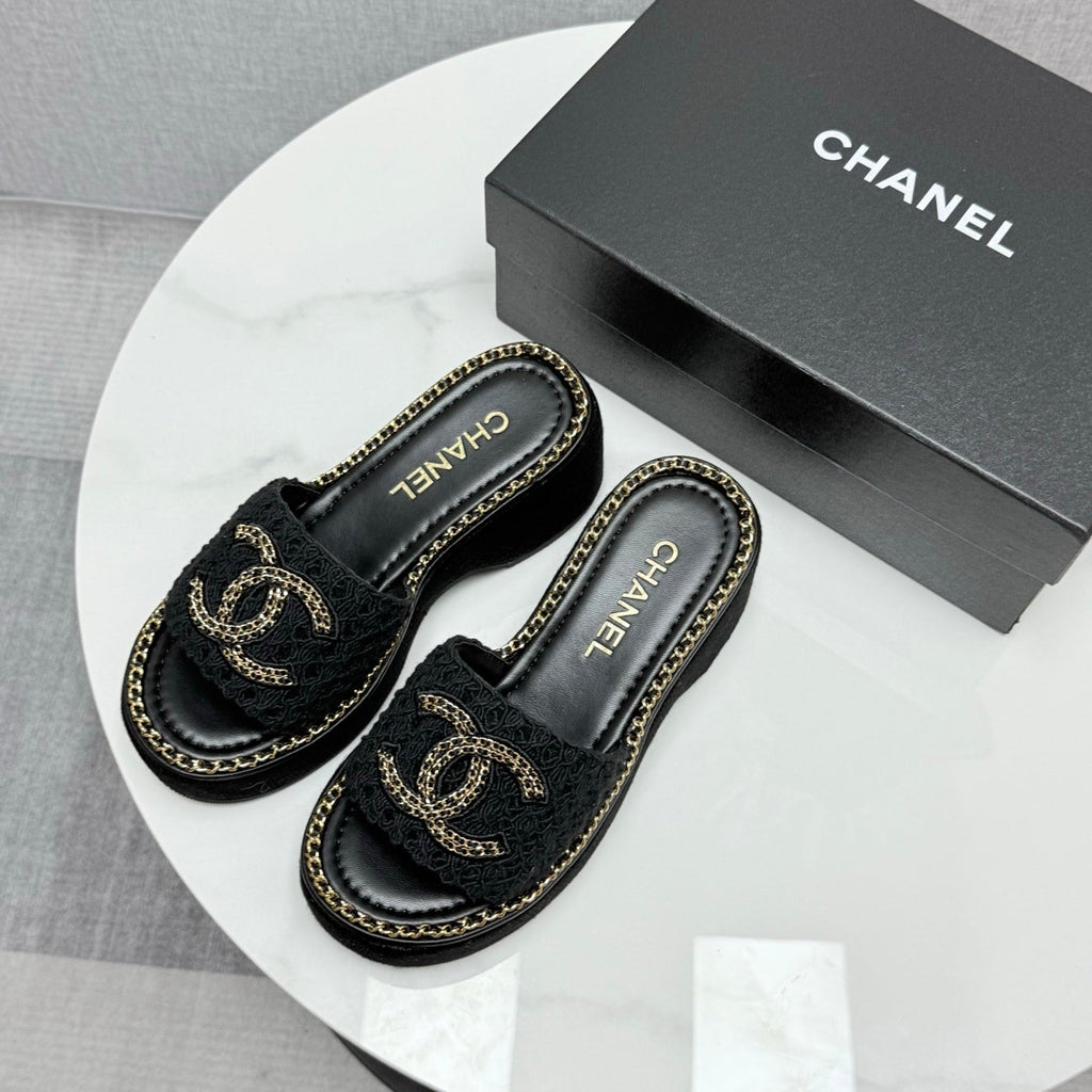 CC WEDGE SOLE SANDALS 25S IN BLACK FABRIC WITH LOGO