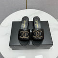 CC HIGH HEEL 25S IN BLACK CALFSKIN WITH LOGO