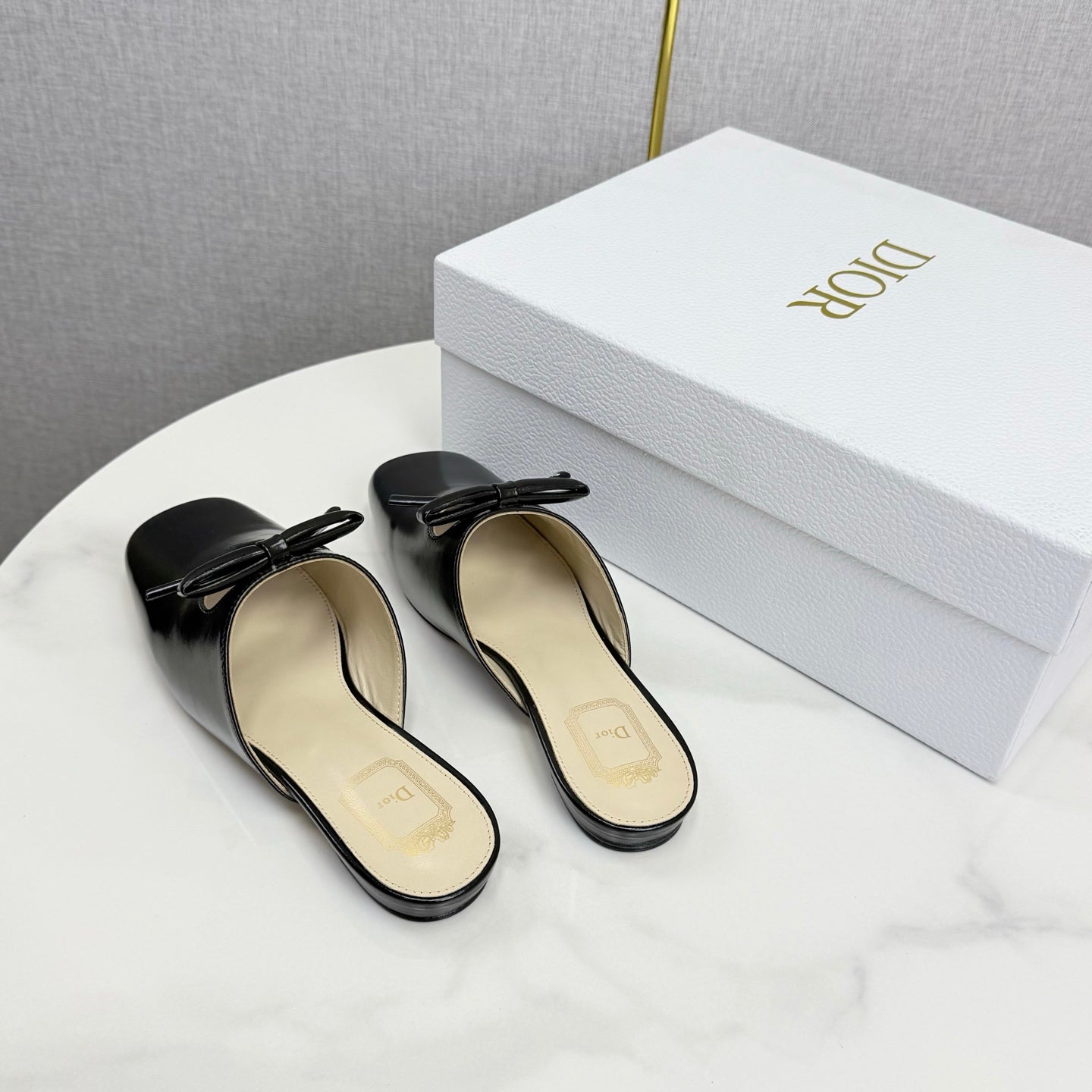 DIOR 26S PEARL-ACCENT BOW FLAT MULES IN BLACK GLOSSY CALFSKIN