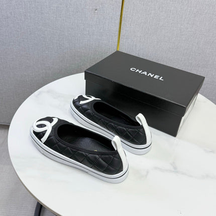 CHANEL 26S CC LOGO SLIP-ON SNEAKERS IN BLACK CALFSKIN