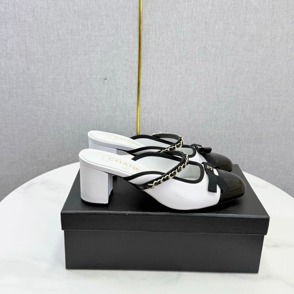 CHANEL 26S HIGH HEEL MULES 45 MM IN WHITE AND BLACK LAMBSKIN