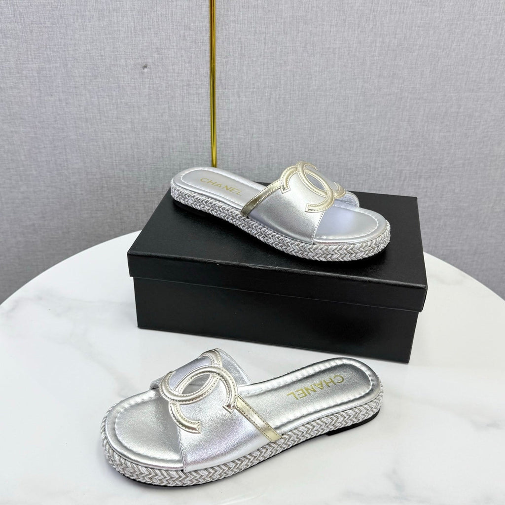 CHANEL 26S PLATFORM SLIDES IN SILVER LAMBSKIN WITH CC LOGO