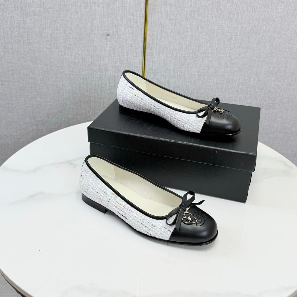 CHANEL 26S BALLET FLATS IN WHITE TWEED AND BLACK LAMBSKIN