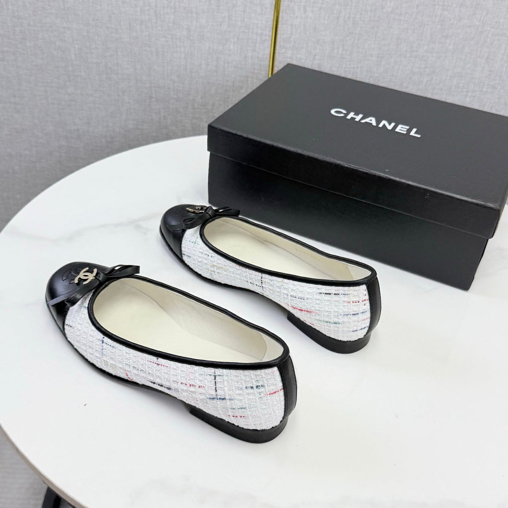CHANEL 26S BALLET FLATS IN WHITE TWEED AND BLACK LAMBSKIN