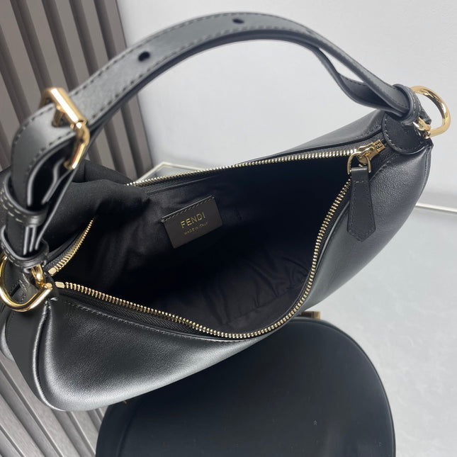 FENDIGRAPHY MEDIUM 29 IN BLACK SMOOTH LAMBSKIN GOLD HARDWARE