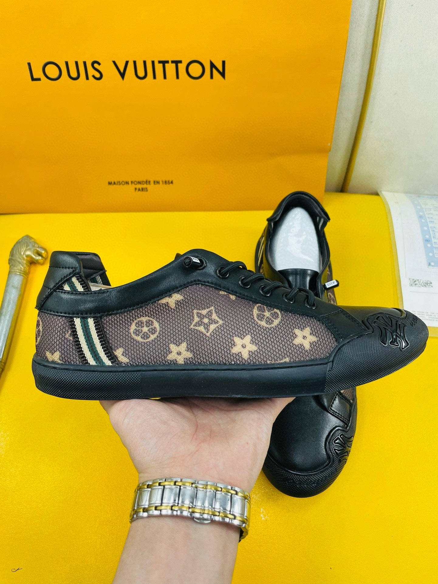 LV SNEAKER BROWN MONOGRAM JACQUARD AND BLACK CALFSKIN
