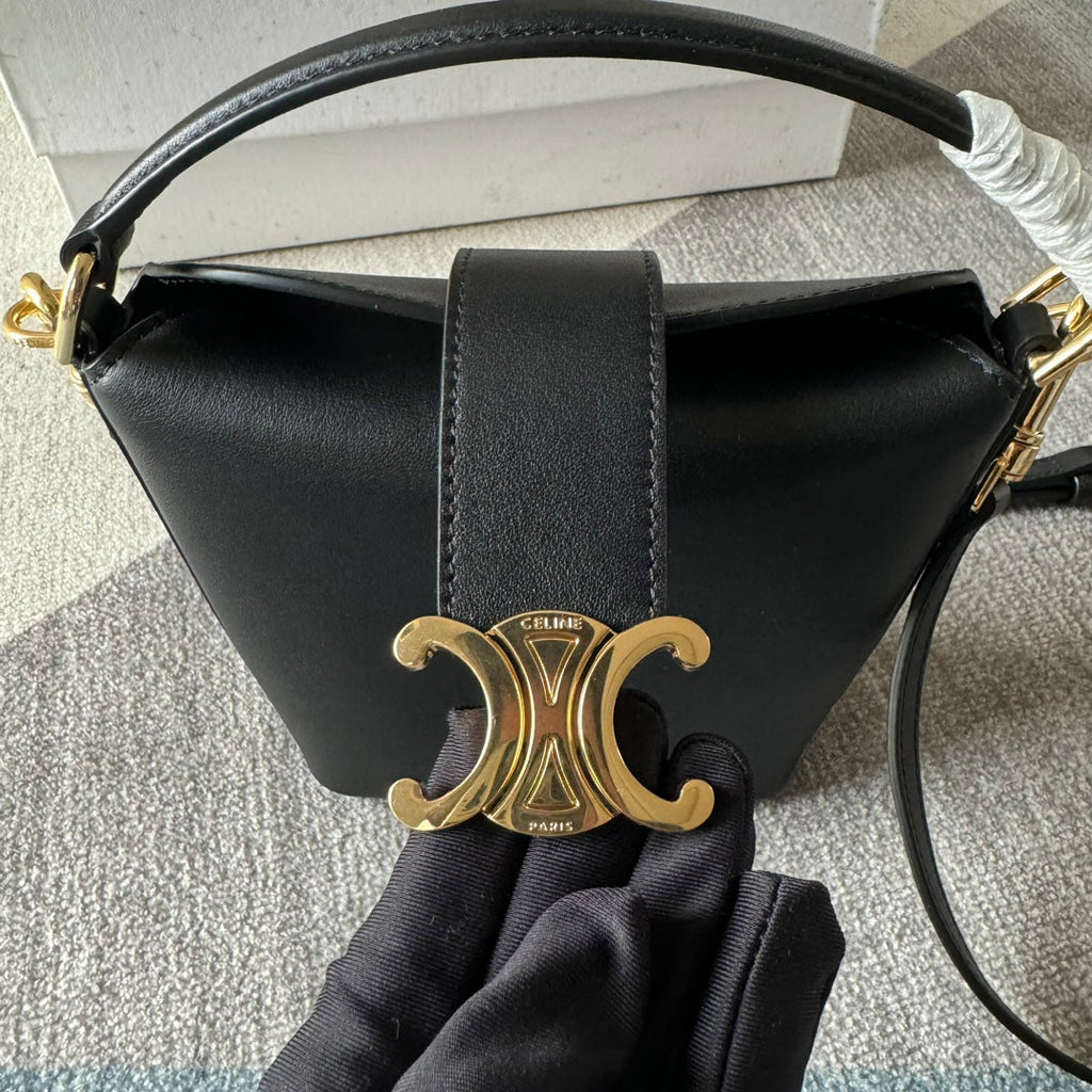 BUCKET MINI 13.5 TRIOMPHE BLACK IN SMOOTH CALFSKIN