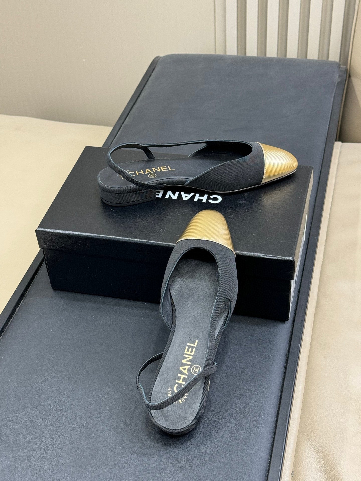 CC SLINGBACK 25S IN BLACK FABRIC MIX GOLD LAMBSKIN