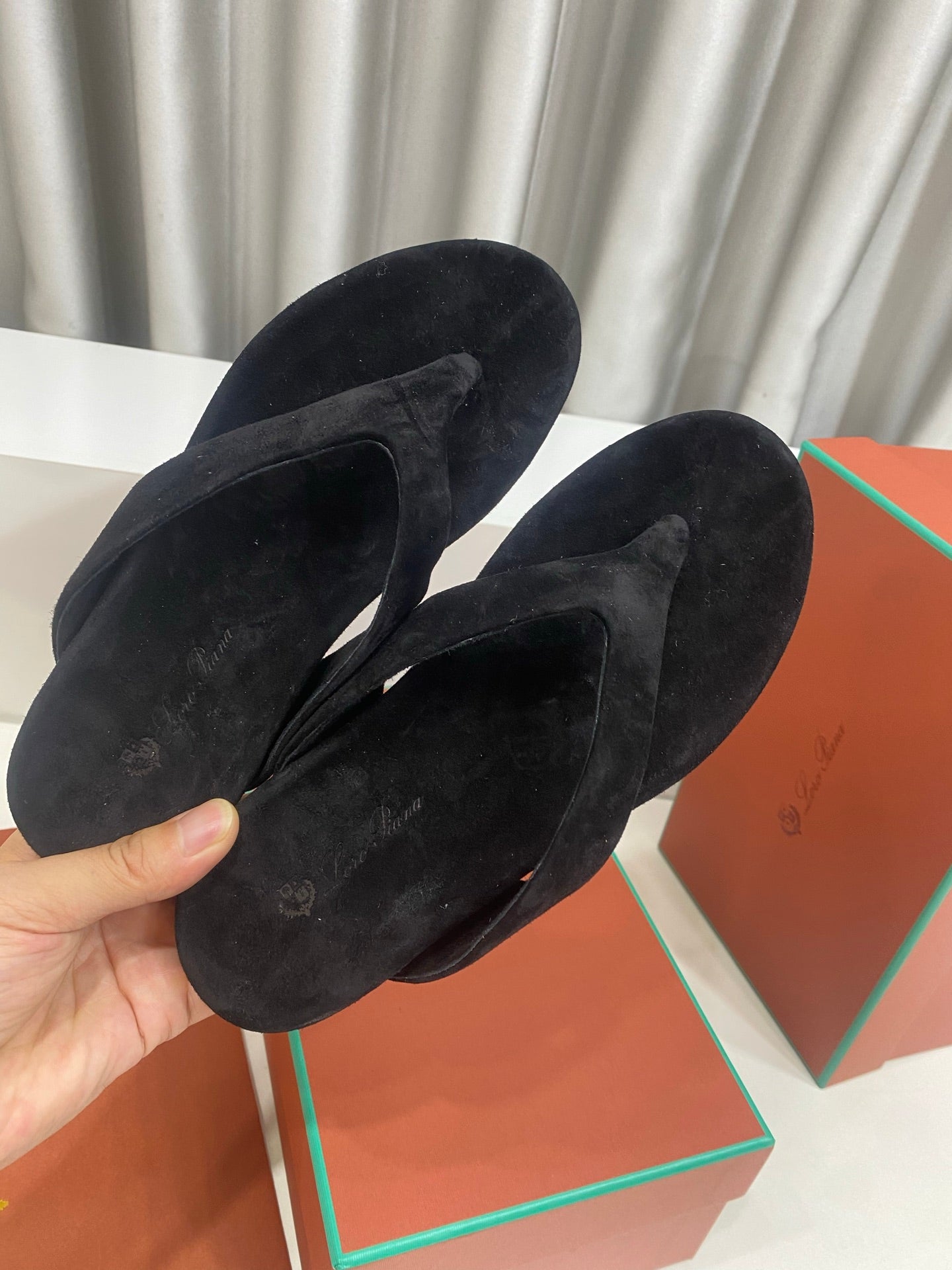LP 26S THONG SANDALS IN BLACK SUEDE
