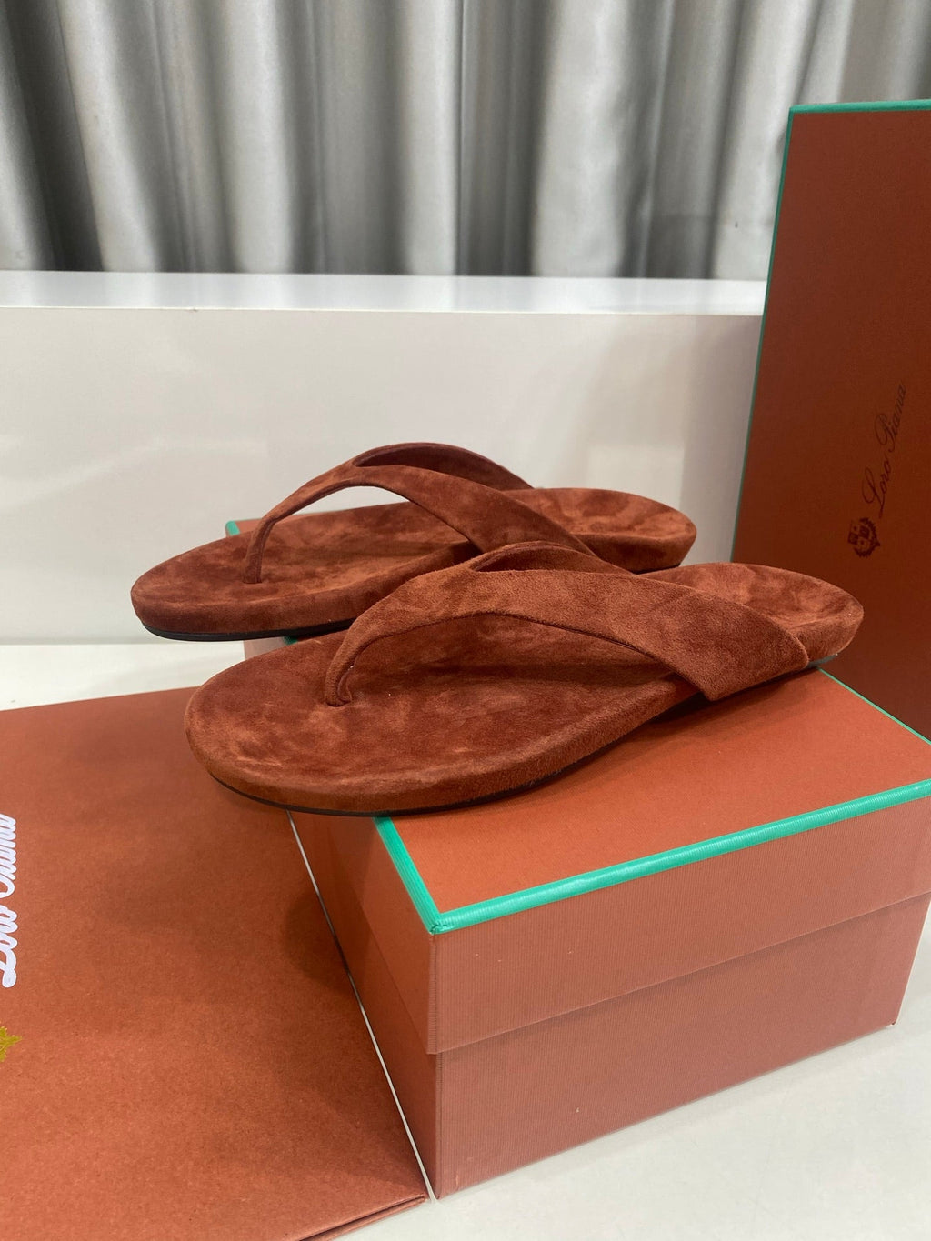 LP 26S THONG SANDALS IN DARK BROWN SUEDE