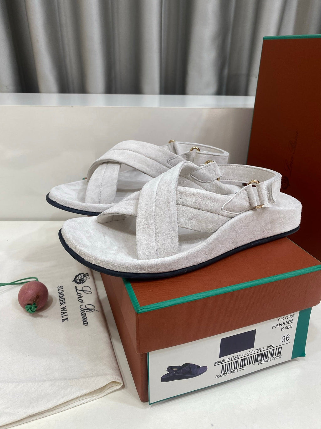 LP 26S CROSS-STRAP SANDALS IN OFF WHITE SUEDE