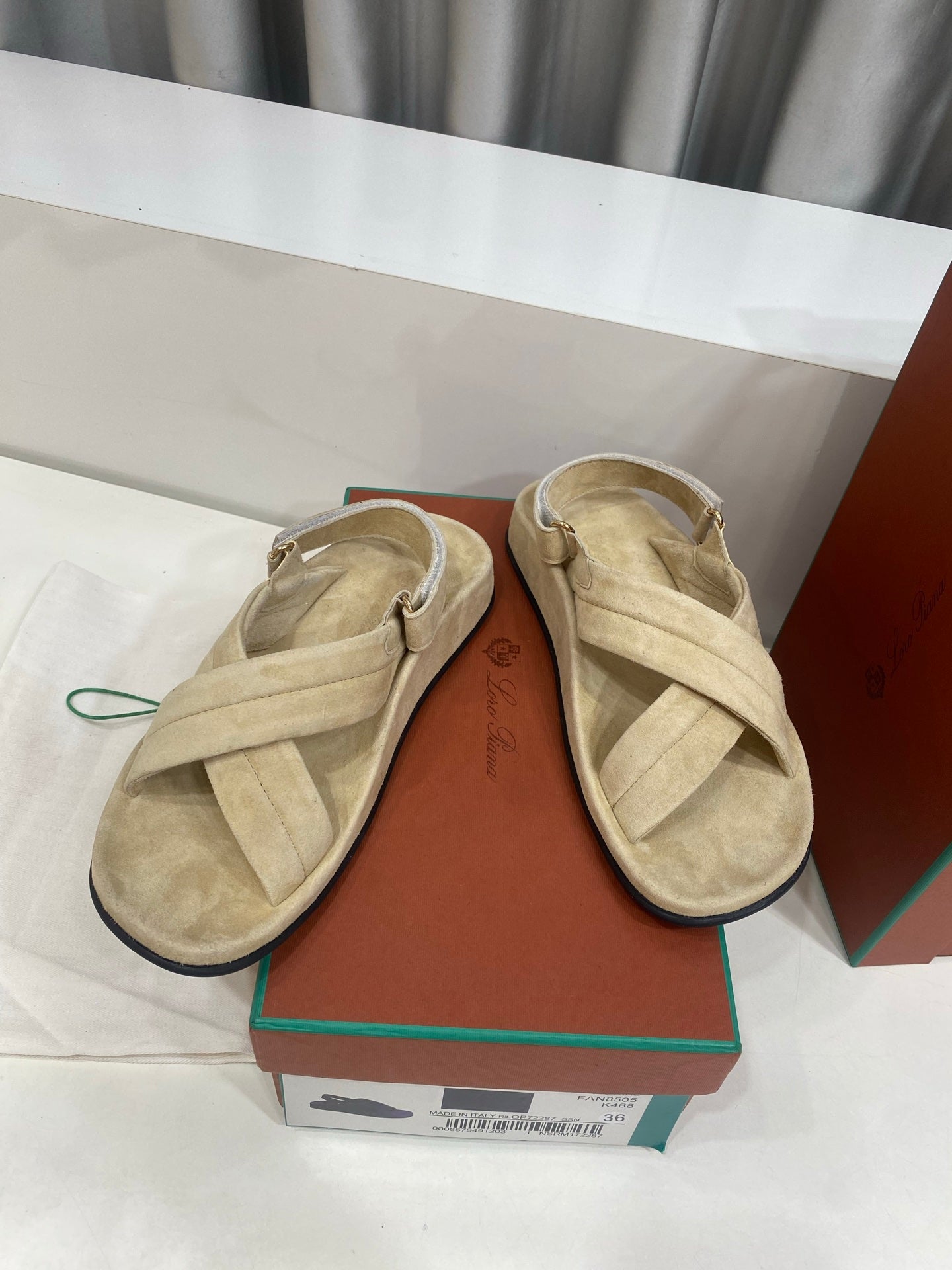 LP 26S CROSS-STRAP SANDALS IN BEIGE SUEDE