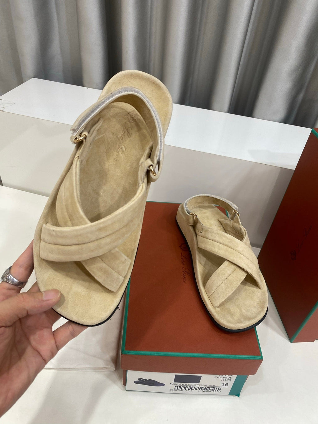 LP 26S CROSS-STRAP SANDALS IN BEIGE SUEDE
