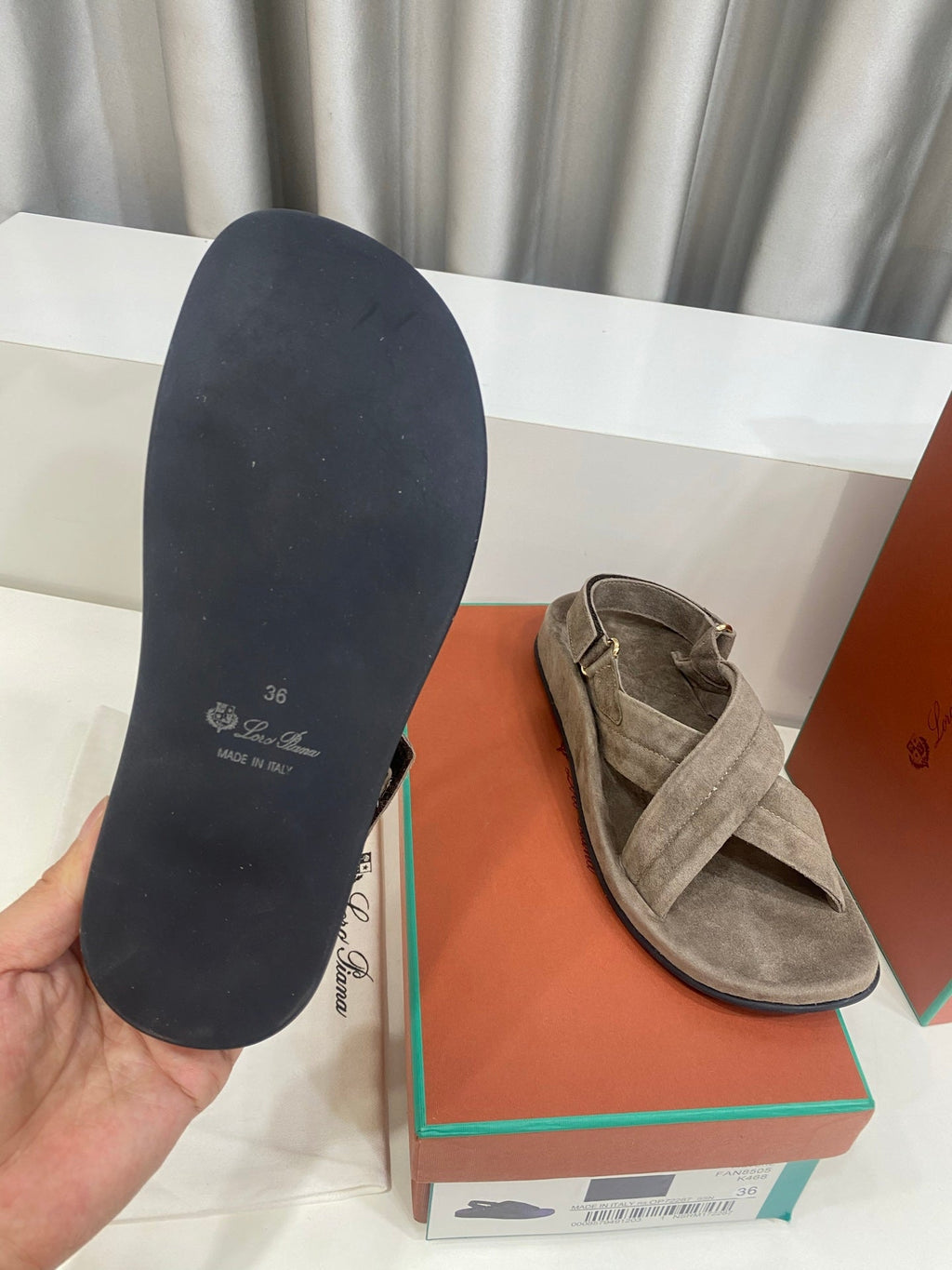 LP 26S CROSS-STRAP SANDALS IN GRAY BROWN SUEDE