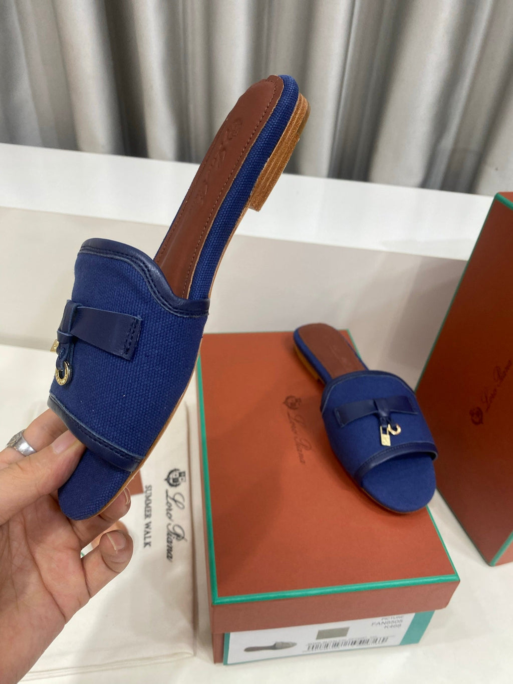 LP 26S SLIDES IN NAVY BLUE CANVAS AND CALFSKIN