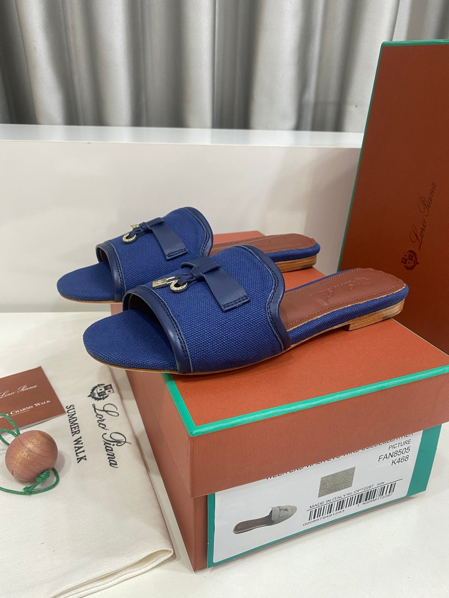 LP 26S SLIDES IN NAVY BLUE CANVAS AND CALFSKIN