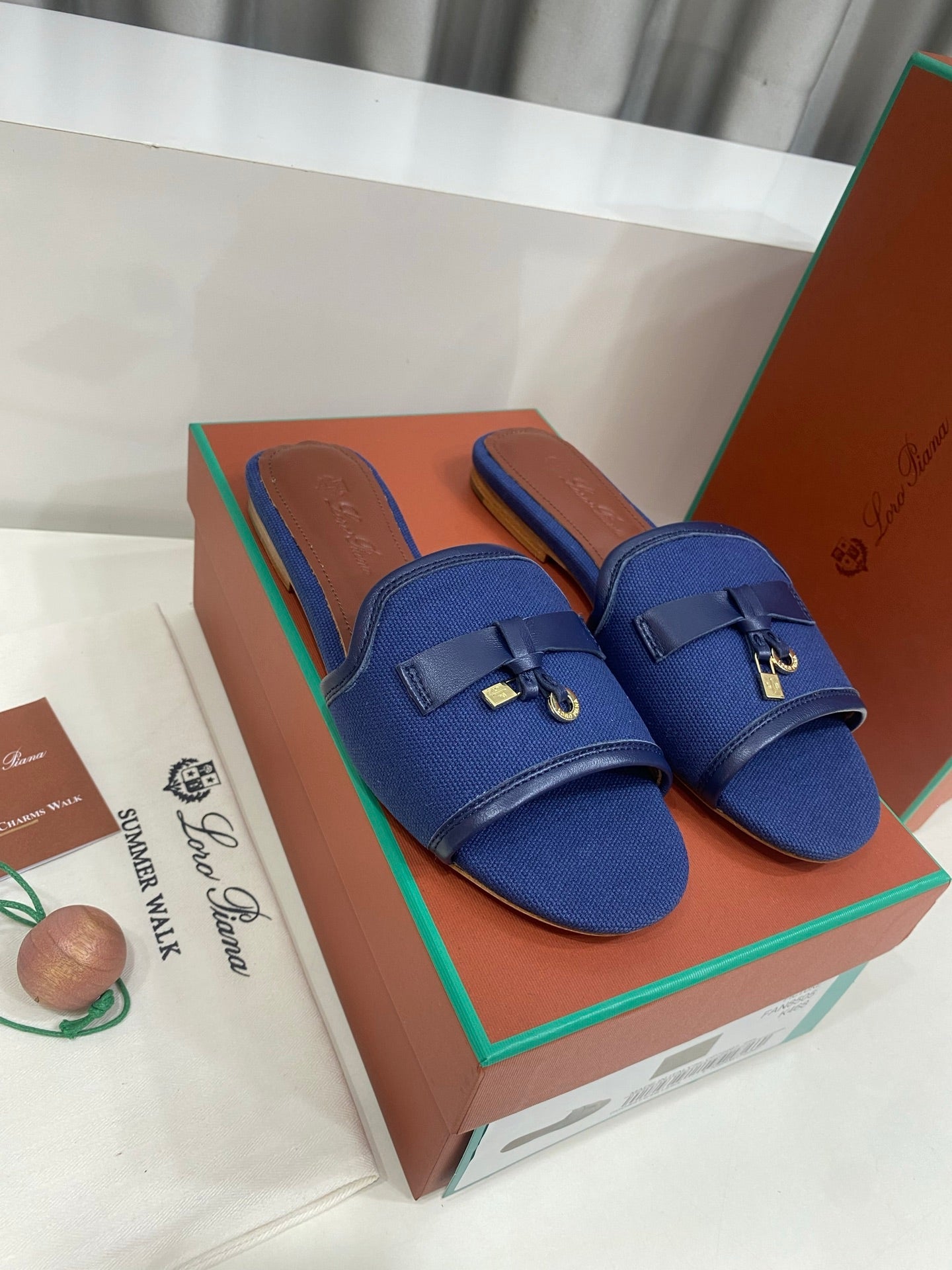 LP 26S SLIDES IN NAVY BLUE CANVAS AND CALFSKIN