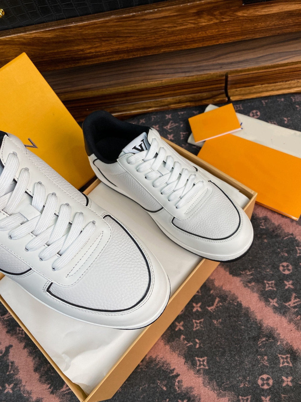 LV RIVOLI FAT SNEAKER WHITE BLACK