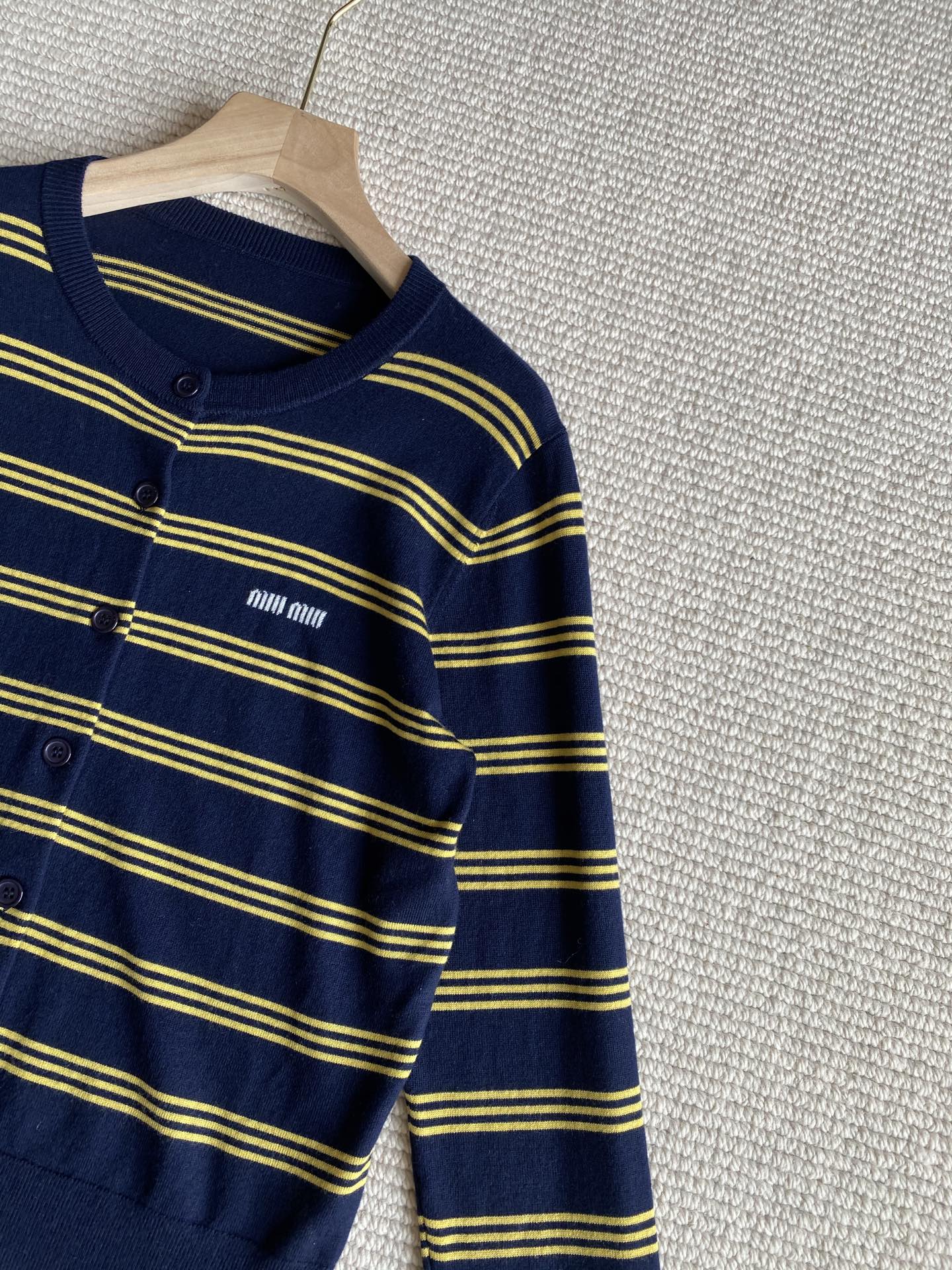 MIUMIU CARDIGAN STYLE 129