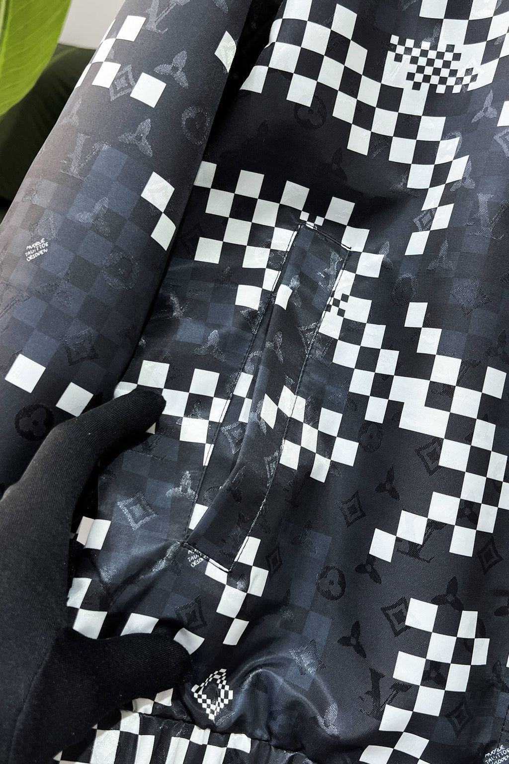 LV HOODED JACKET BLACK AND WHITE DAMIER 239118