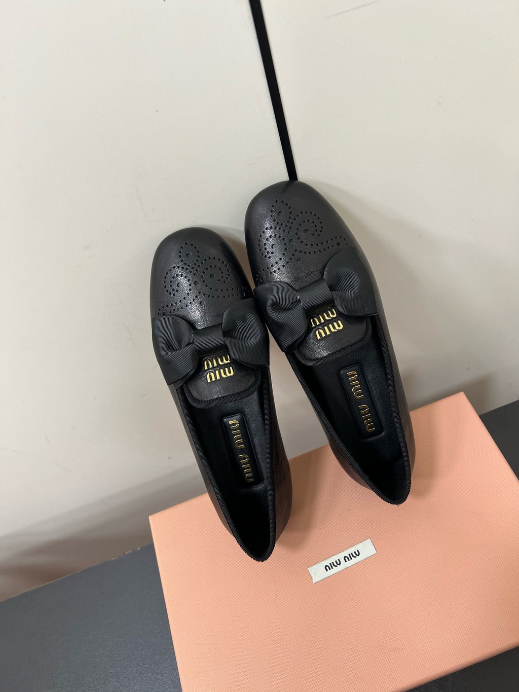 LOAFERS WITH BOW IN BLACK SHEEPSKIN
