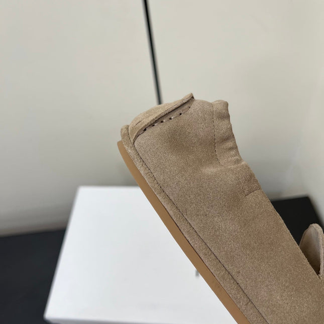 CELINE 26S MAILLON TRIOMPHE LOAFER IN BEIGE SUEDE