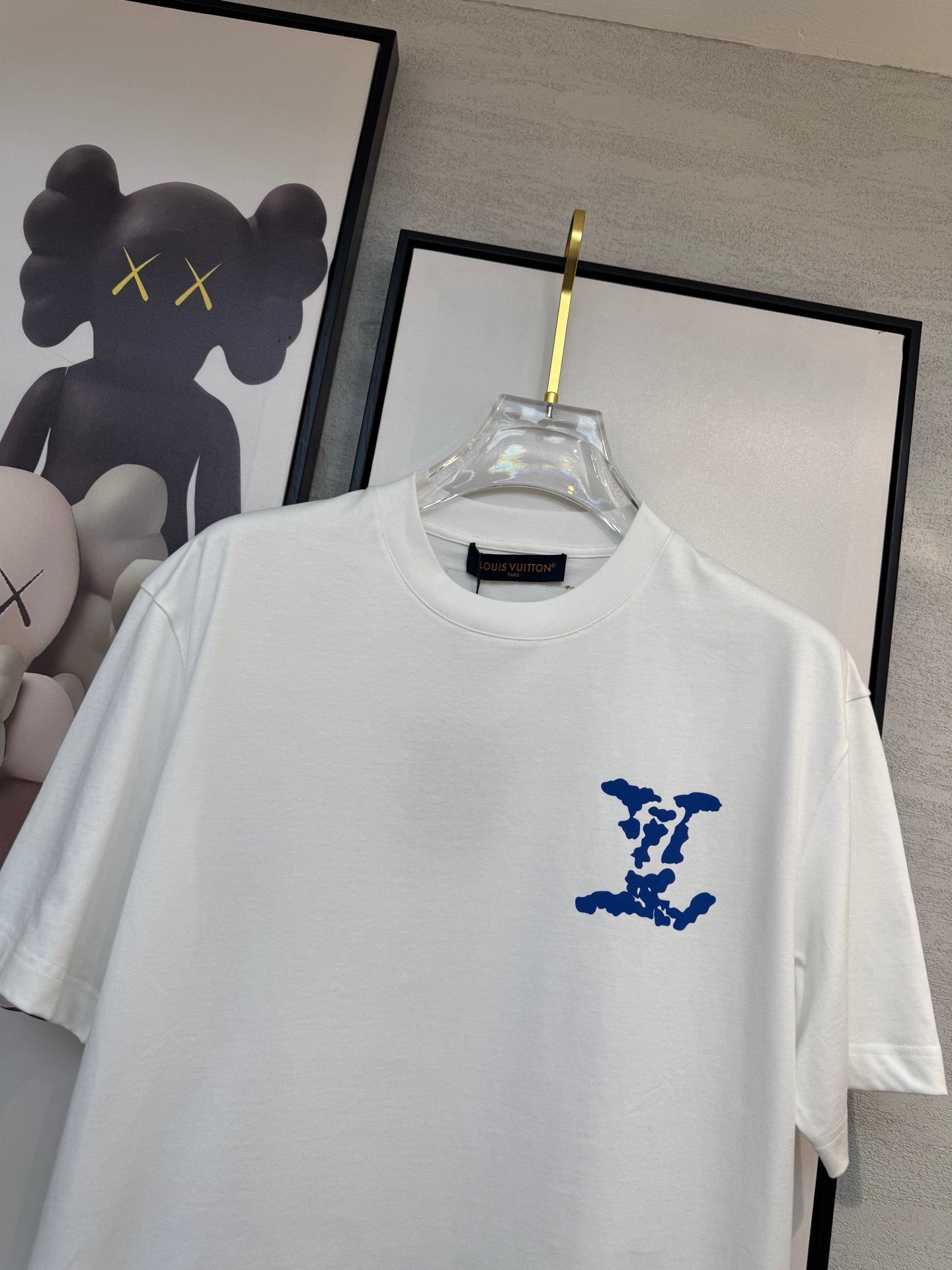 LV WHITE COTTON T-SHIRT BLUE STYLIZED LOGO 238917