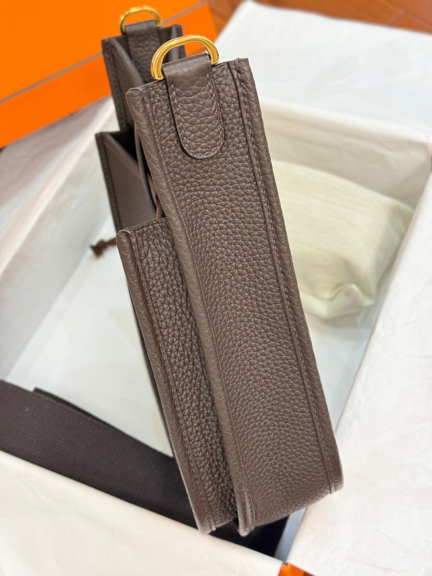 HM 26S EVELYNE BAG 23CM IN DARK BROWN GRAINED CALFSKIN