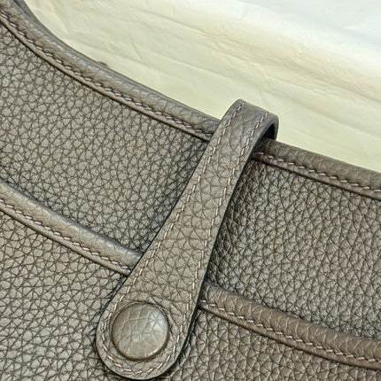 HM 26S EVELYNE BAG 23CM IN DARK BROWN GRAINED CALFSKIN