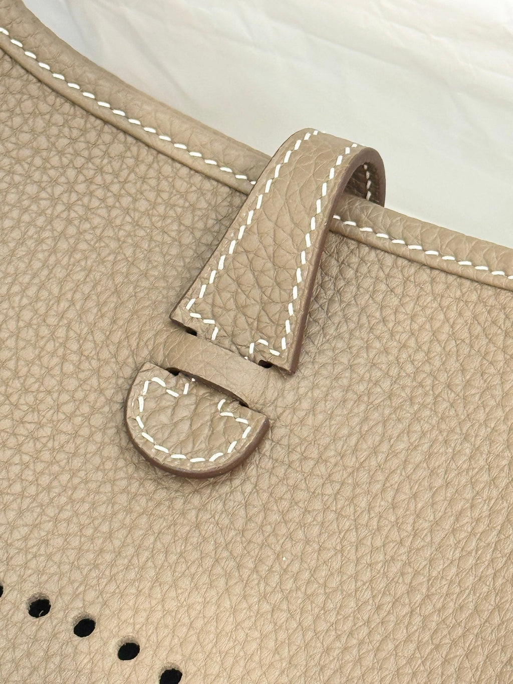 HM 26S EVELYNE BAG 23CM IN LIGHT BROWN GRAINED CALFSKIN