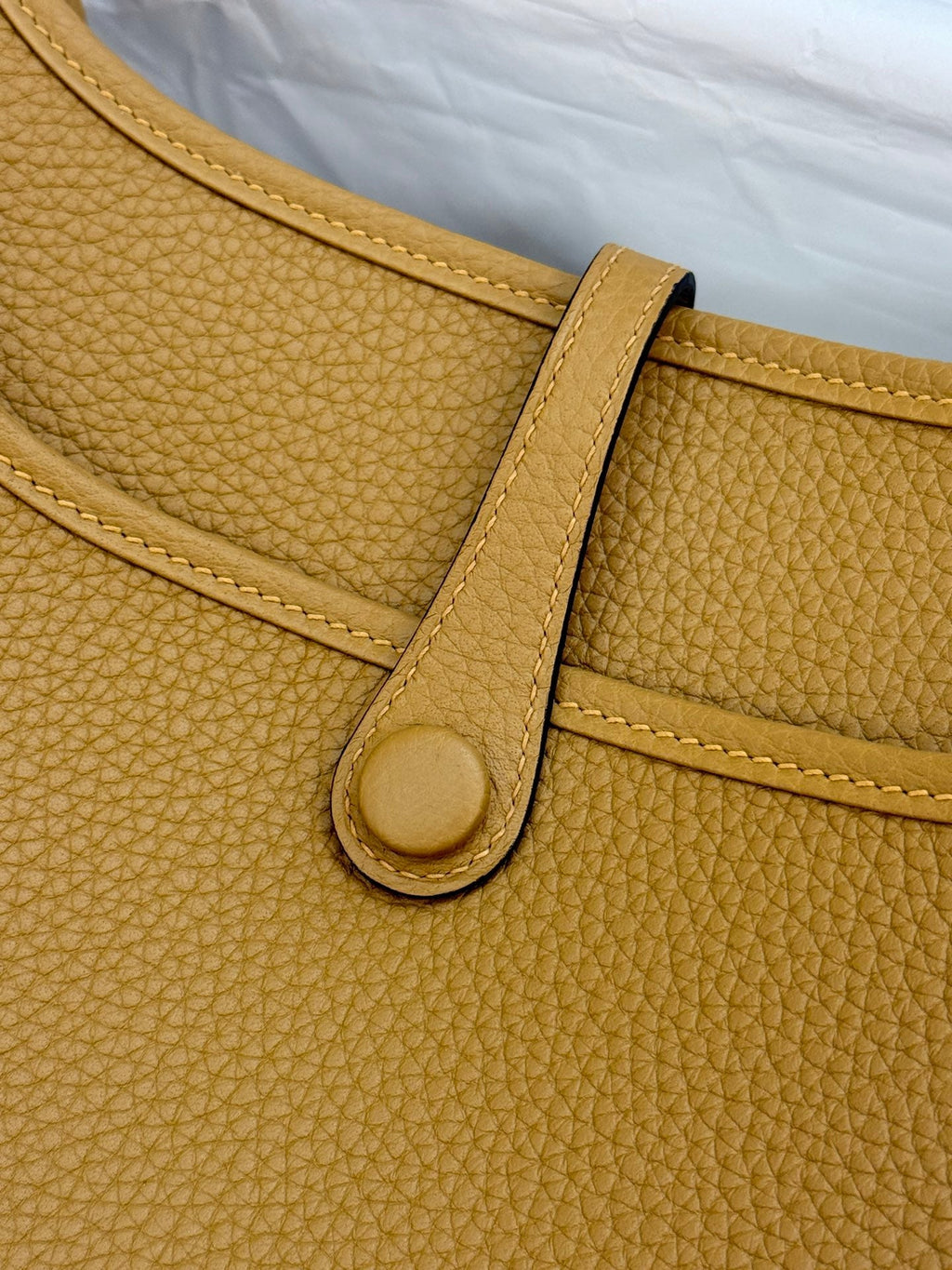 HM 26S EVELYNE BAG 23MM IN GOLDEN BROWN GRAINED CALFSKIN
