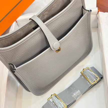 HM 26S EVELYNE BAG 23MM IN LIGHT GRAY GRAINED CALFSKIN