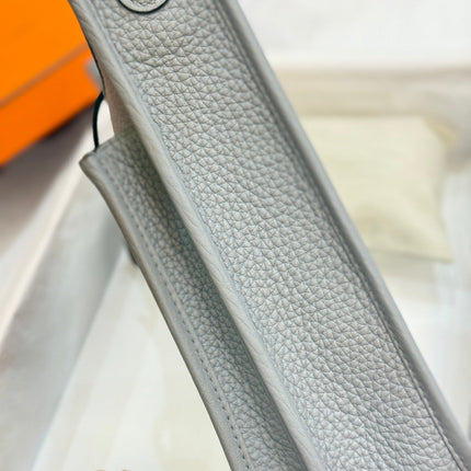 HM 26S EVELYNE BAG 23MM IN LIGHT GRAY GRAINED CALFSKIN