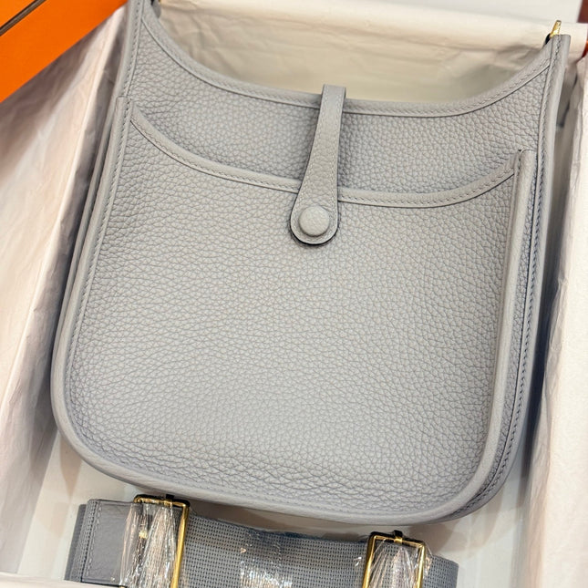 HM 26S EVELYNE BAG 23MM IN LIGHT GRAY GRAINED CALFSKIN
