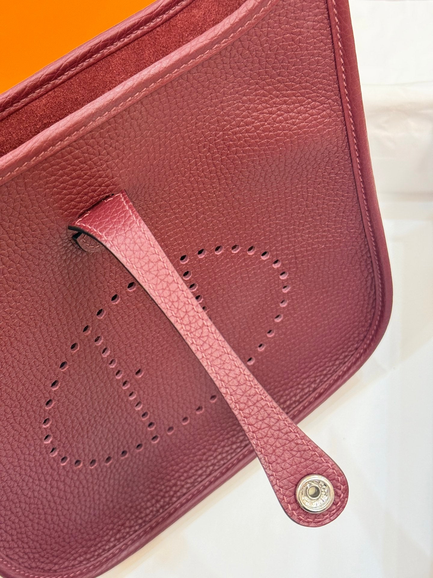 HM 26S EVELYNE BAG 23CM IN WINE RED GRAINED CALFSKIN