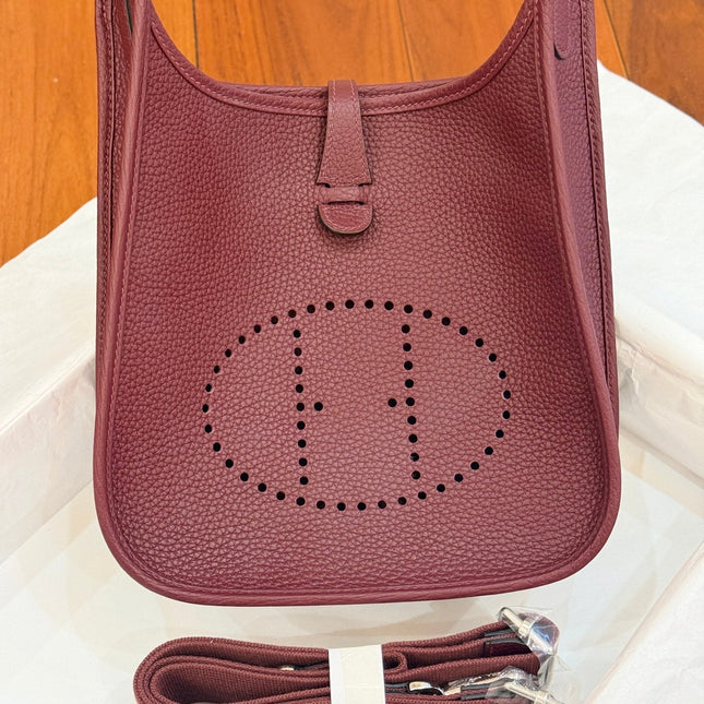 HM 26S EVELYNE BAG 23CM IN WINE RED GRAINED CALFSKIN