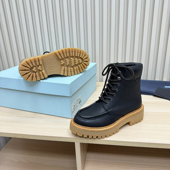 PRADA 25S LACE-UP ANKLE BOOTS IN BLACK CALFSKIN