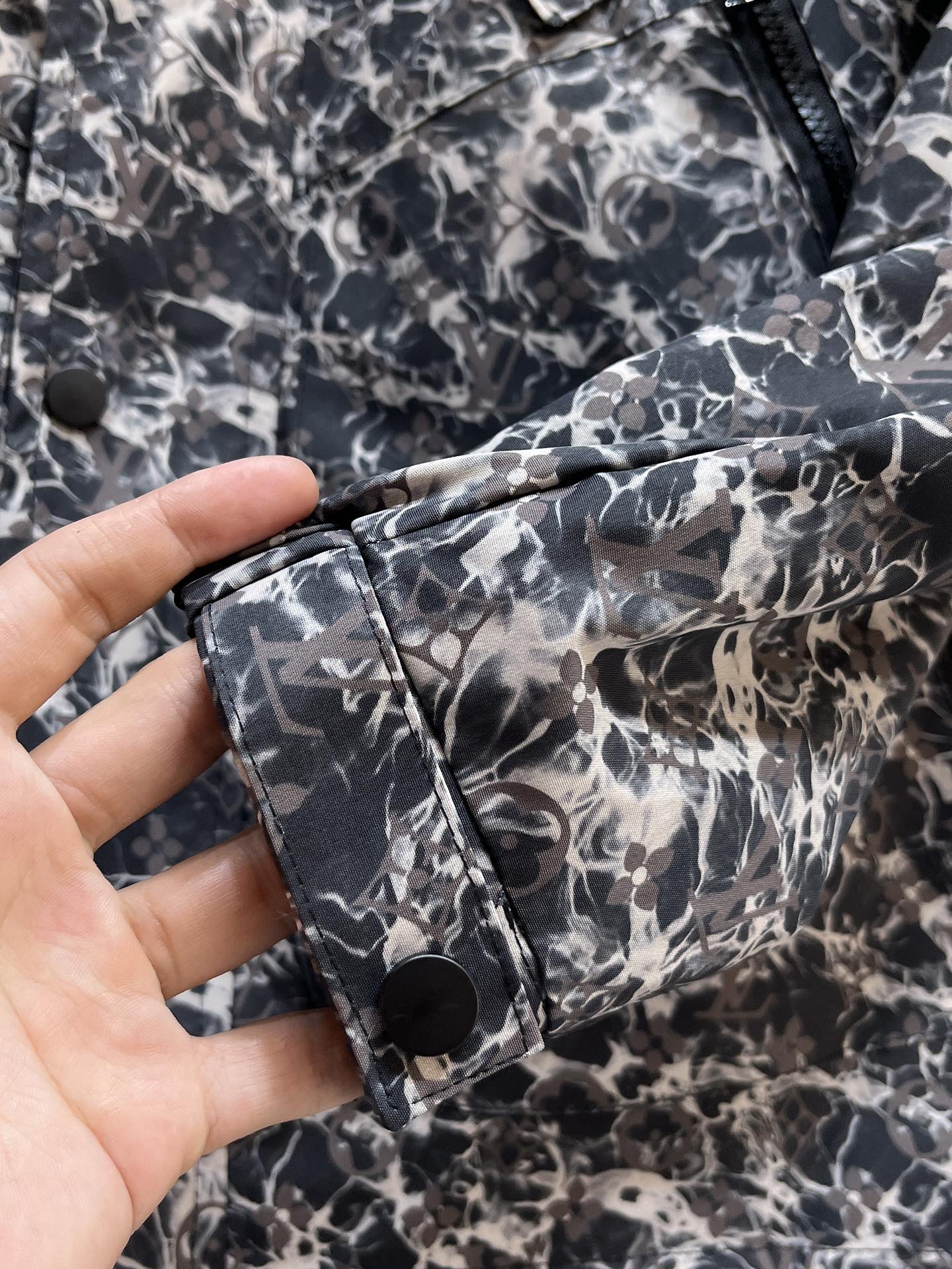 LV BLACK MIX WHITE MONOGRAM JACKET 239557